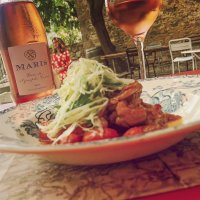 Degustation & rosé - Café occitan © Hannah EGEA